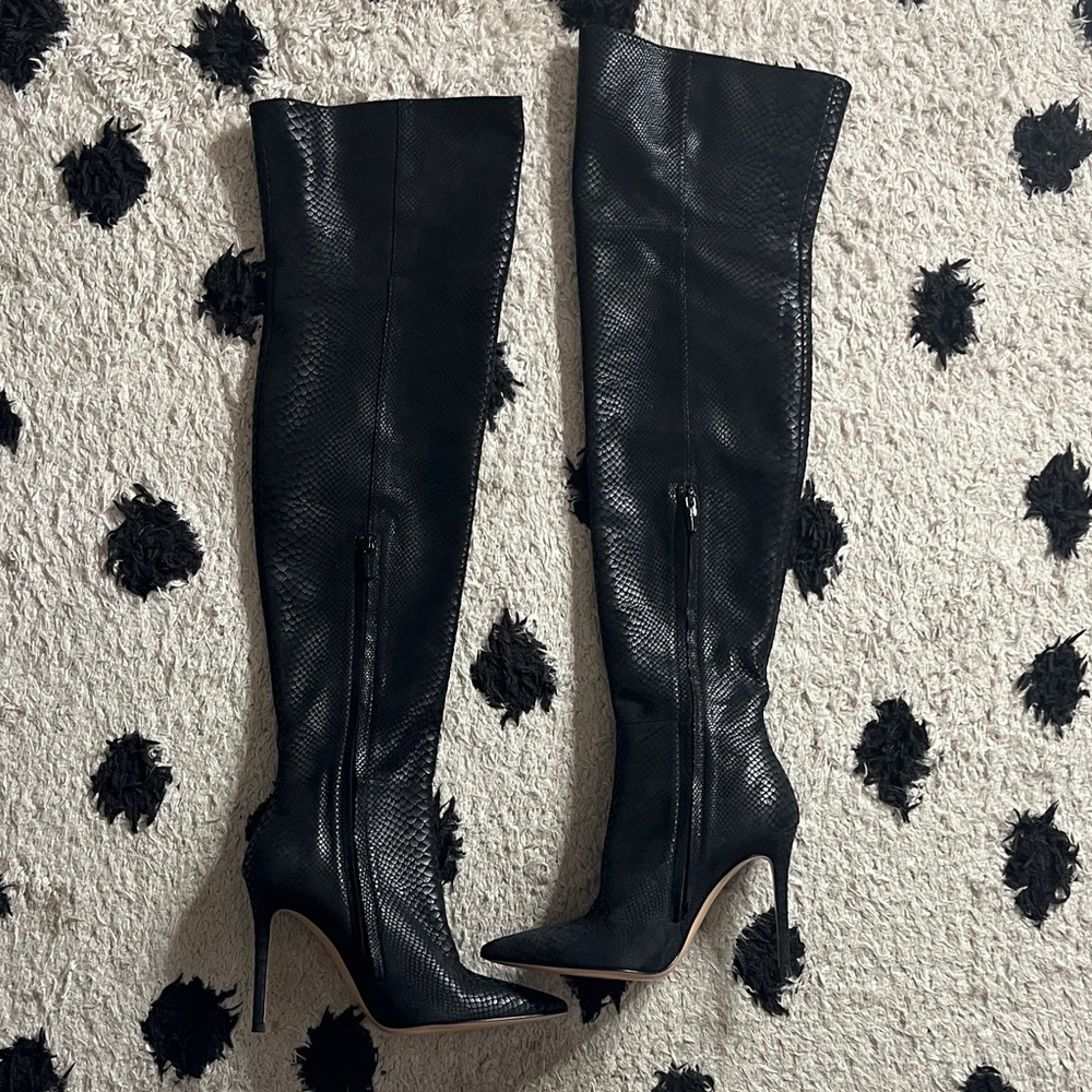 Gianvito Rossi size 37 Black Textured suede snake pattern Over-the-Knee Boots